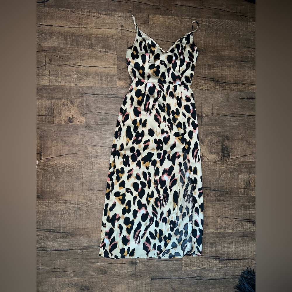 Pretty little thing dress with slit!